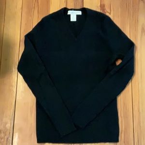 A. Giannetti black ribbed cashmere v neck sweater. Size M.